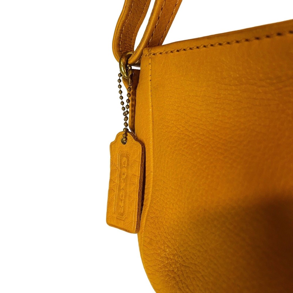 Vintage COACH Marigold Yellow Leather Shoulder Purse Handbag Hobo Adjustable - Picture 3 of 12